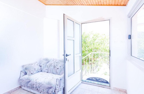Vela Luka Casa | Alluring Cottage with Balcony