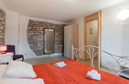 Krmed Casa | Alluring Holiday Home in Rovinj with Private Terrace