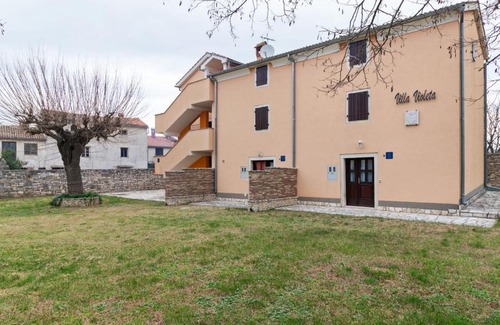 Krmed Casa | Alluring Holiday Home in Rovinj with Private Terrace