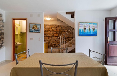 Krmed Casa | Alluring Holiday Home in Rovinj with Private Terrace