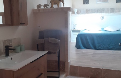 Roche-Saint-Secret Cama Y Desayuno | Alma Bella -Parent suite with private indoor heated pool