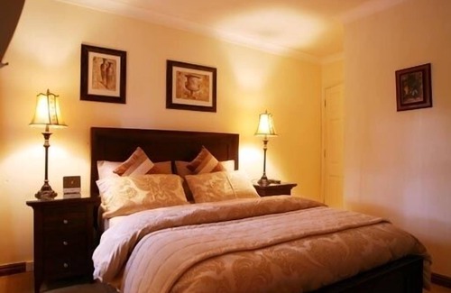 Merlin Park Cama Y Desayuno | Almara House