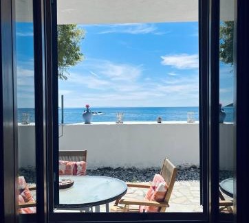 East Mani Casa | Almia