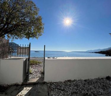 East Mani Casa | Almia