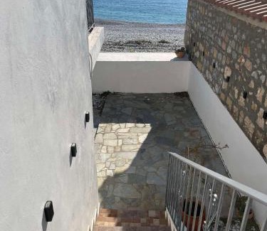 East Mani Casa | Almia