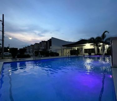 Talisay Apartamento | Almond drive Condo Cozy 1BR Talisay