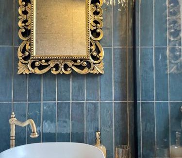 Livadia Casa | almond home