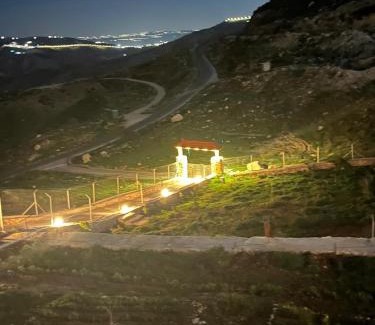 Suwailih Chalet De Esquí | Almond villa and farm