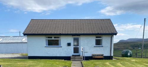 Suladale Casa | Almondbank Cottage - 2 Bedrooms, 8 miles from Portree