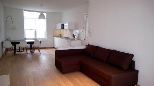 Brussels Apartamento | Almost White, Near Train, Metro n7688