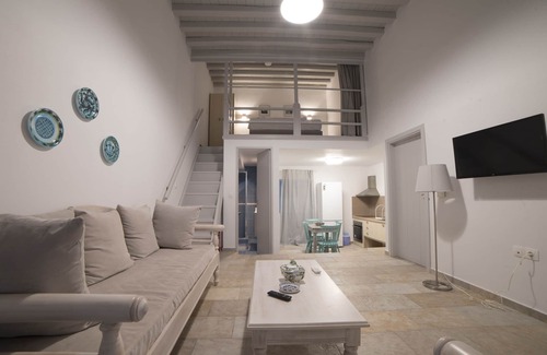 Skiros Casa | Almyra Guesthouses