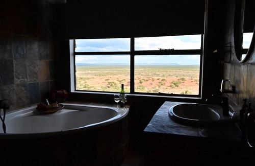 Otjiwarongo Cabina | Aloegrove Safari Lodge