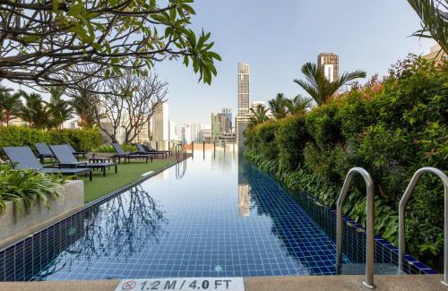 Nana Hotel | Aloft Bangkok - Sukhumvit 11