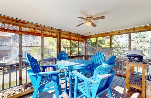 Avon Casa | Aloha Banks