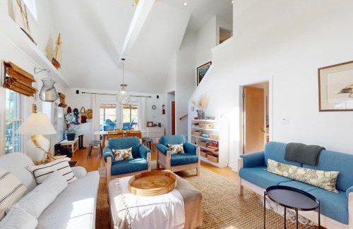 Avon Casa | Aloha Banks