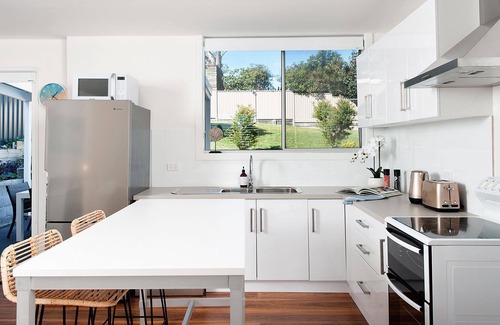 Fingal Bay Villa | Aloha Beach House – Stay 3, Pay 2