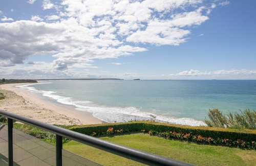 Noraville Casa | Aloha beachfront Beauty - 13 Elizabeth Dr