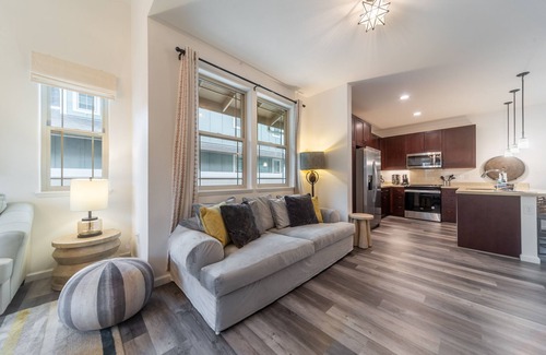 Makaha Valley Casa | Aloha Breeze by AvantStay | Amazing Ocean Views, Game Room, Modern Design