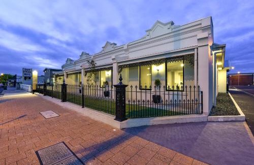 Mount Gambier Hotel | Aloha Central Premium Studios