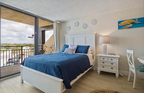 Daytona Beach Shores Apartamento | Aloha Hibiscus Room,Sunset Views - Hawaiian Inn Beach Resort