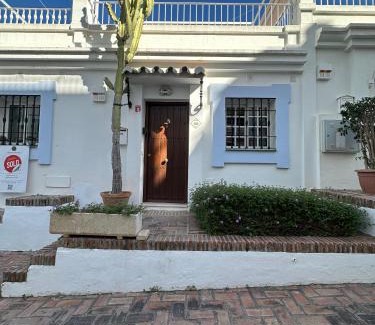 Marbella Apartamento | Aloha Pueblo, Garden , Rooftop View Marbella 3-Storey Townhouse