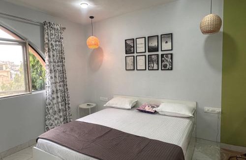 Koregaon Park Apartamento | Aloha:Pvt BR with Huge Terrace Jacuzzi Lake view