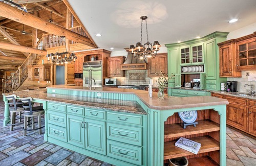 Grundy County Otro | Aloha Ranch 10,000 sq/ft, 40 acres, game room, theater, fishing pond, and more!