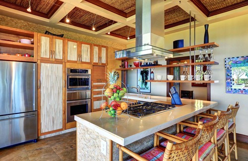 Historic Lahaina Front Street Casa | Aloha Spirit Maui 2 Bedroom Home by RedAwning