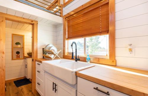 Apple Valley Casa | Aloha Tiny Home