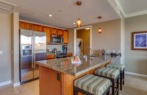 Honokowai Hotel | Aloha Vibes: 2 Stylish Units w/ Full-Kitchen! Near Wo Hing Temple Museum!