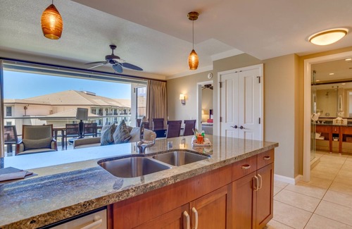 Honokowai Hotel | Aloha Vibes: 2 Stylish Units w/ Full-Kitchen! Near Wo Hing Temple Museum!