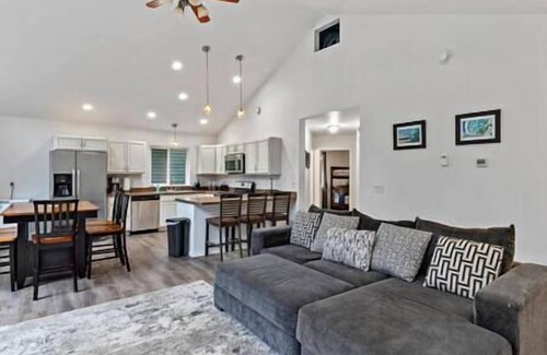 Alyeska Casa | AlohAlaska Lodge - 5 Bedroom - Close to Ski Lifts