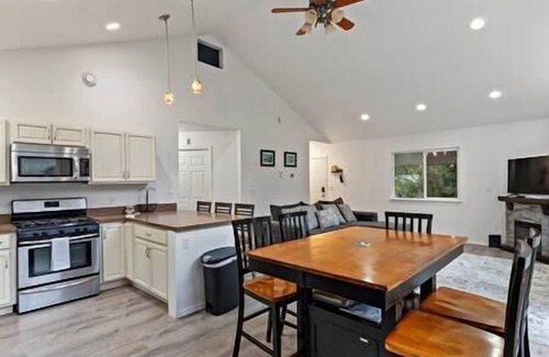 Alyeska Casa | AlohAlaska Lodge - 5 Bedroom - Close to Ski Lifts