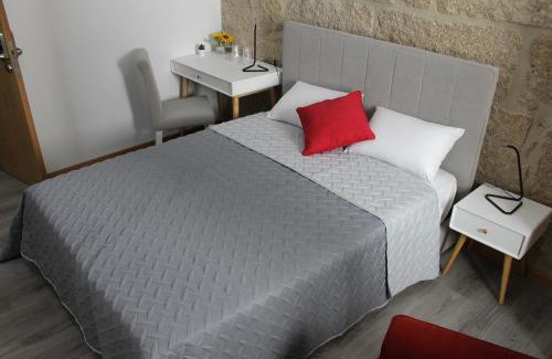 Castelo Branco Casa | ALOJAMENTO GIRASSOL - Guest House - Quarto com casa de banho privativa