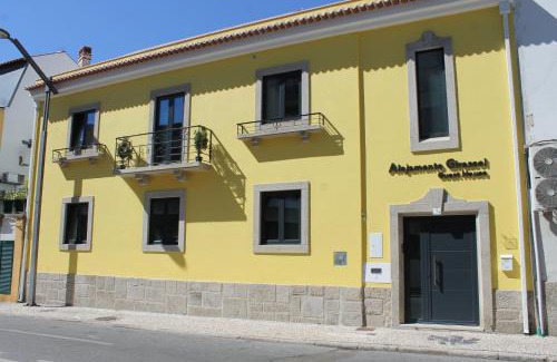 Castelo Branco Casa | ALOJAMENTO GIRASSOL - Guest House - Quarto com casa de banho privativa