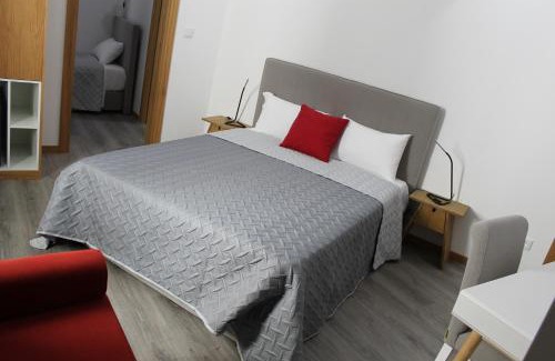 Castelo Branco Casa | ALOJAMENTO GIRASSOL - Guest House - Quarto com casa de banho privativa