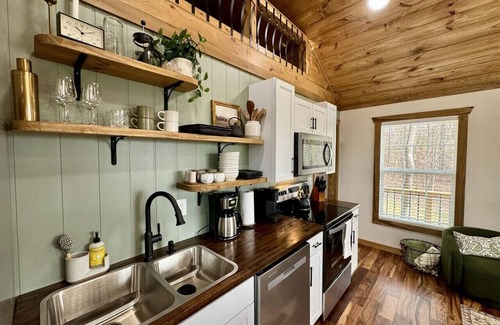Campton Apartamento | Alone At Last - New LUX Tiny Cabin - WiFi - Hot Tub
