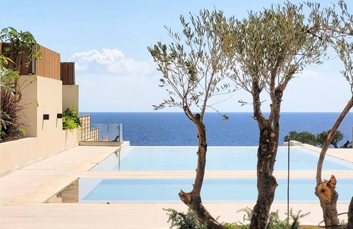 Ferma Villa | Stunning Cretan Villa | Beachfront Location | 4 bedrooms | Ierapetra