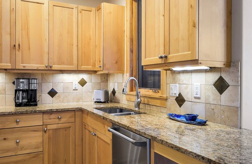 Downtown Steamboat Springs Casa | Alpen Glow Row House 5 | Air Conditioning | Downtown Steamboat