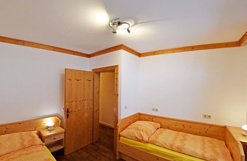 Bad Gastein Cabaña | Alpenpension GASTEIN - Habitación familiar, ducha, inodoro, balcón