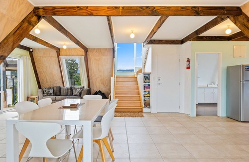 Otaki Beach Casa | Alpha - Otaki Beach Holiday Home