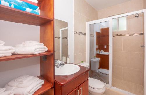 Antoneys Cay Apartamento | Alpha's Place - Unit 3C