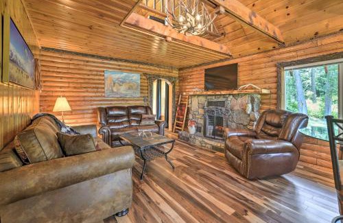 Alpine Casa | Alpine Adventures Cozy Log Cabin with Deck and Views!