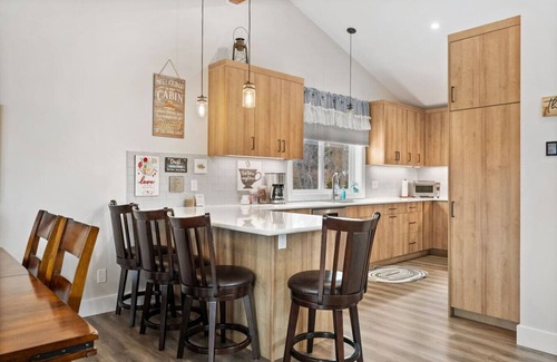 East Kootenay Apartamento | Alpine Bliss | Beach Access | Sauna | Fireplace
