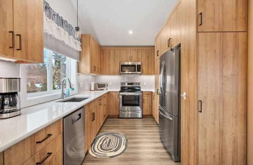 East Kootenay Apartamento | Alpine Bliss | Beach Access | Sauna | Fireplace