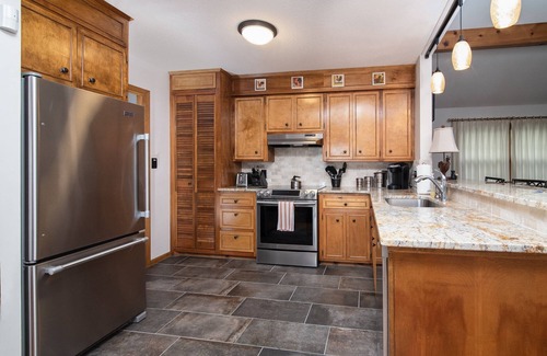 Blowing Rock Casa | Alpine Bliss - Camina hasta las pistas, admite mascotas, patio cercado.