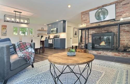 Killington Casa | Alpine Chalet Grill, Fire pit, Pool, Gym, CornHole