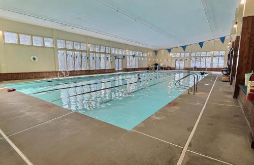 Killington Casa | Alpine Chalet Grill, Fire pit, Pool, Gym, CornHole