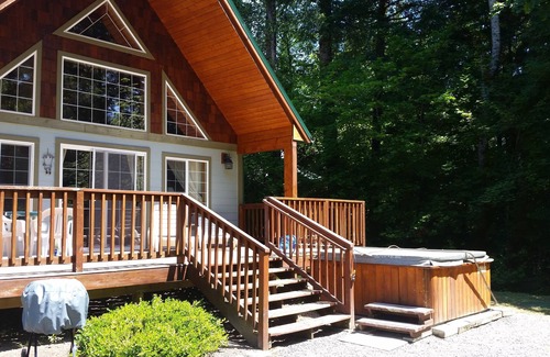 Packwood Chalet De Esquí | ¡Chalet alpino popular con bañera de hidromasaje y hoguera, a pie de restaurantes!