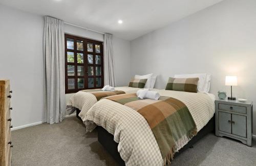 Sunshine Bay Casa | Alpine Cottage